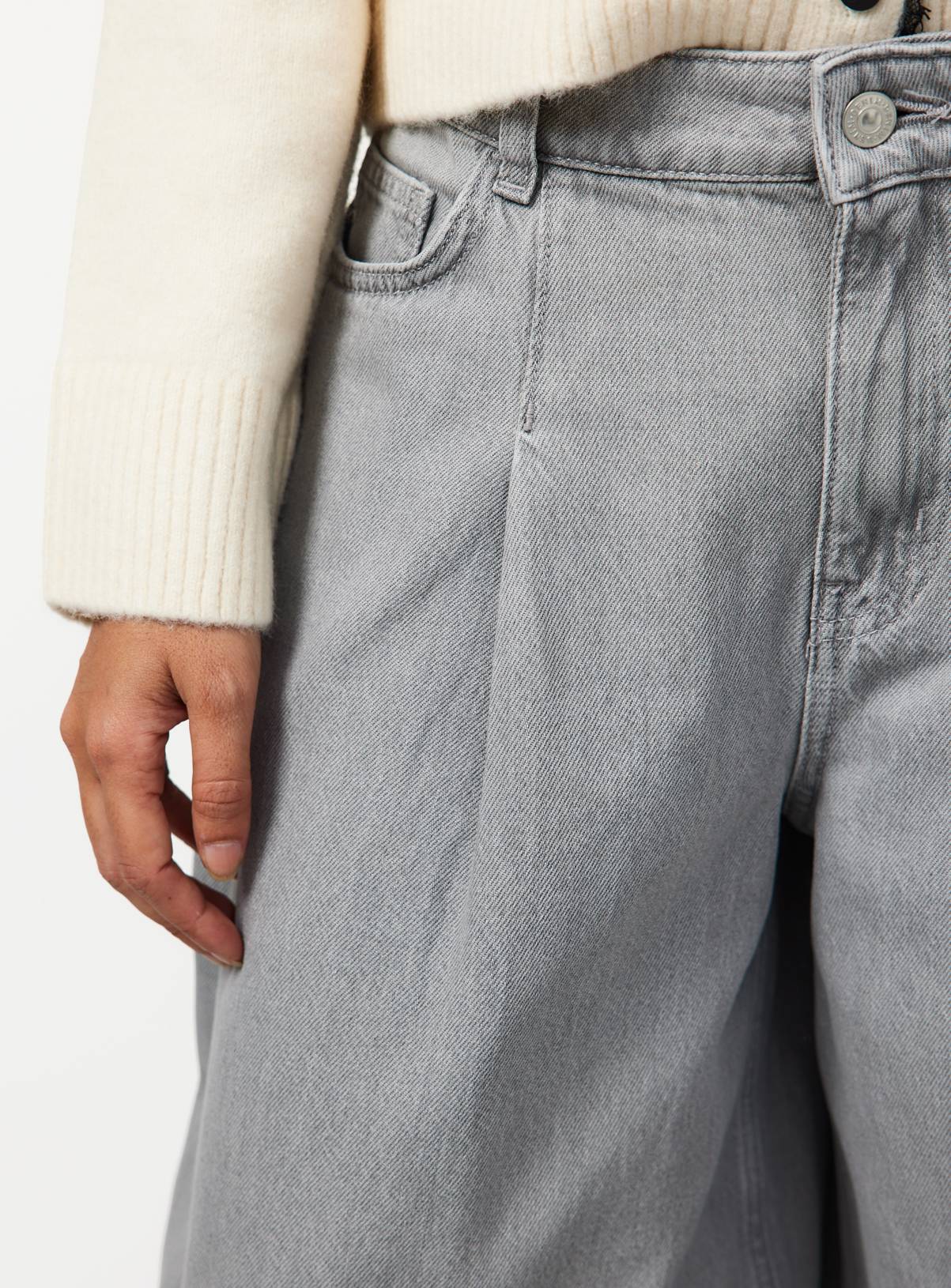 Light Grey Balloon Pleated Denim Jeans 8 - Image 3